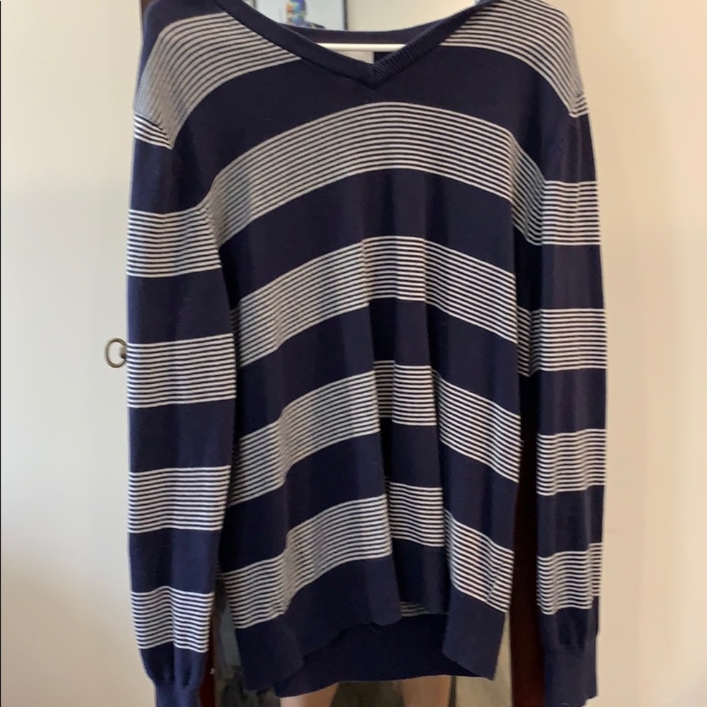 Men’s Slight V neck sweater